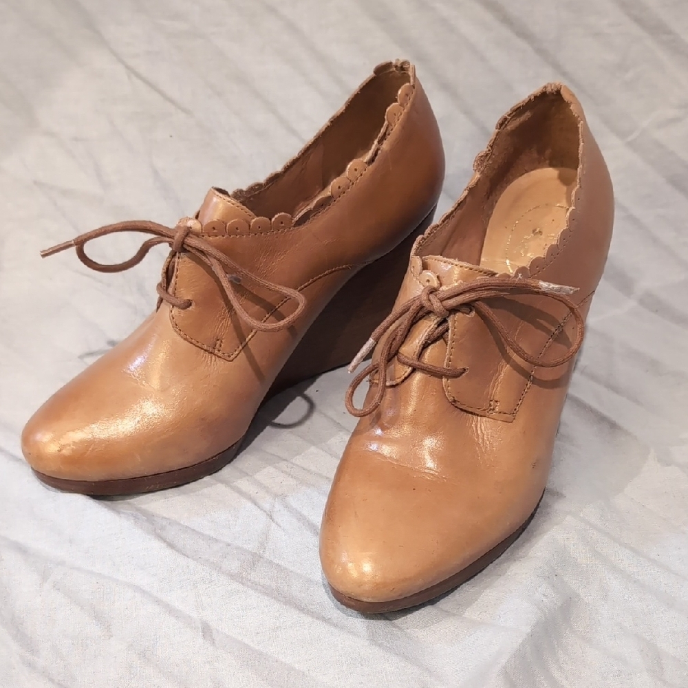 Women's Tan Wedge Shoes